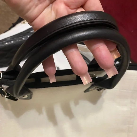 ❌SOLD❌ Gently Used! Excellent Condition Authentic Large CHANEL White Black Tote - Picture 3 of 16